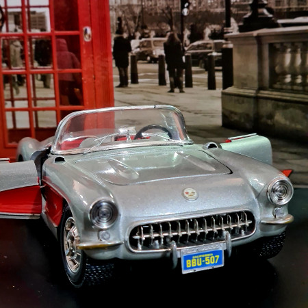 Macheta Chevrolet Corvette 1957 1/18