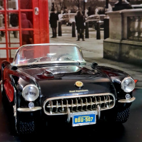 Macheta Chevrolet Corvette 1957 1/18