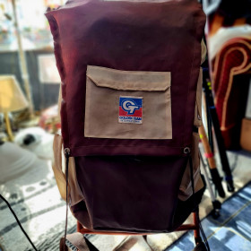 Rucsac de drumetii pe baza metalica